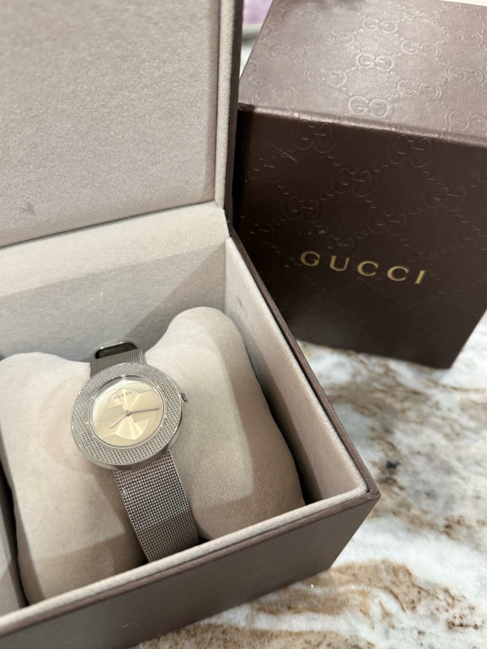 Gucci Women's Swiss U-play Mesh Bracelet Watch 29mm